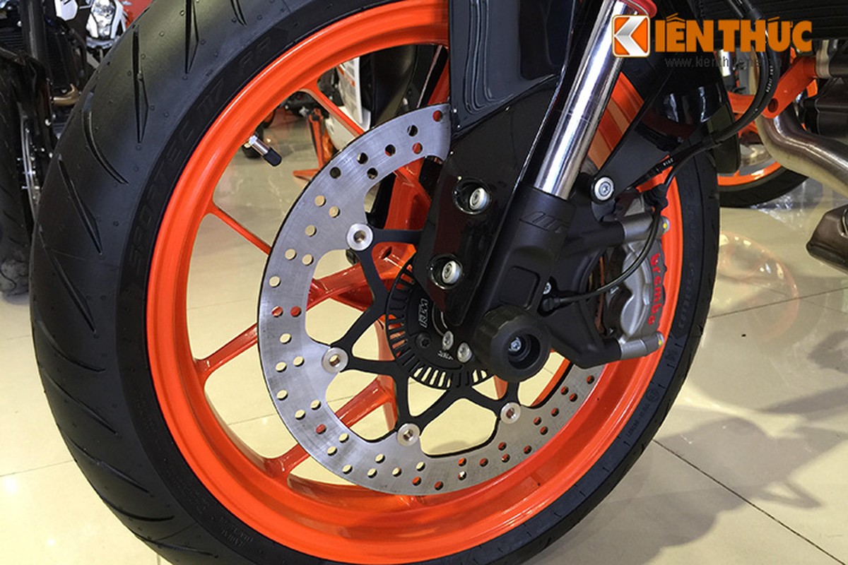 Can canh KTM Duke 690R 2015 dau tien ve Viet Nam-Hinh-10